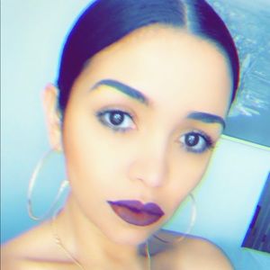 Meet your Posher, Ana sofia